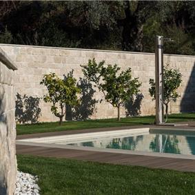 6 bedroom villa with pool and roof terrace, Sveti Stefan, sleeps 12